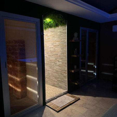 Royalty Rooms & Spa Napoli Bagian luar foto
