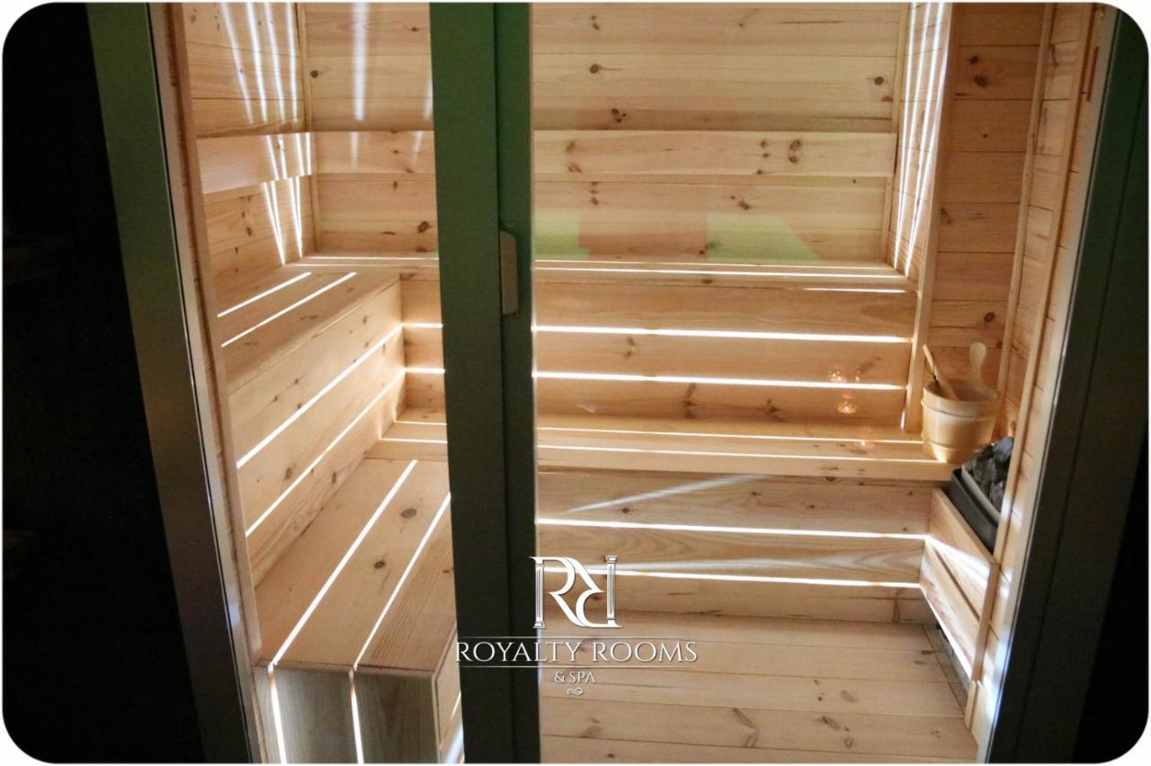 Royalty Rooms & Spa Napoli Bagian luar foto