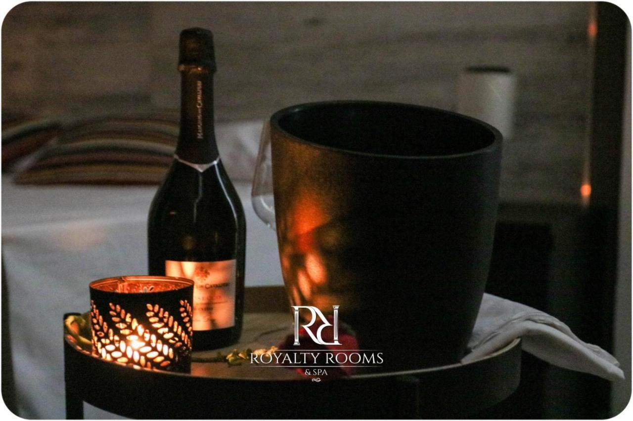 Royalty Rooms & Spa Napoli Bagian luar foto