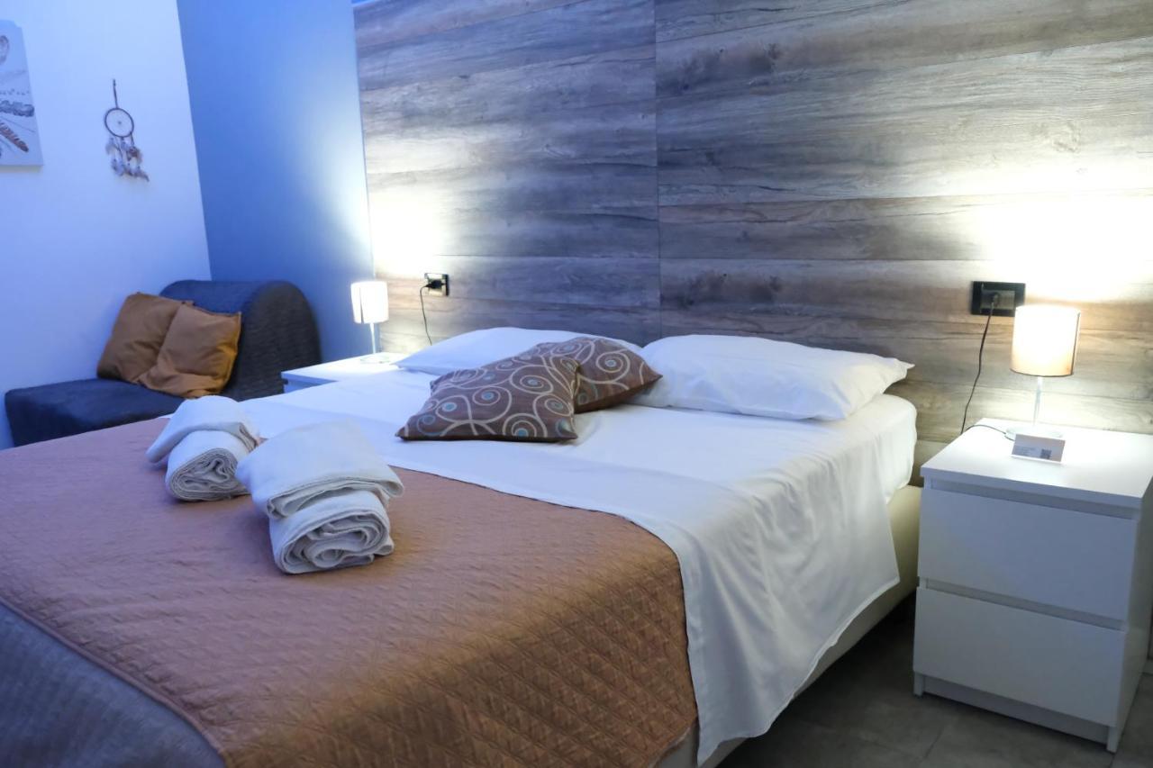 Royalty Rooms & Spa Napoli Bagian luar foto