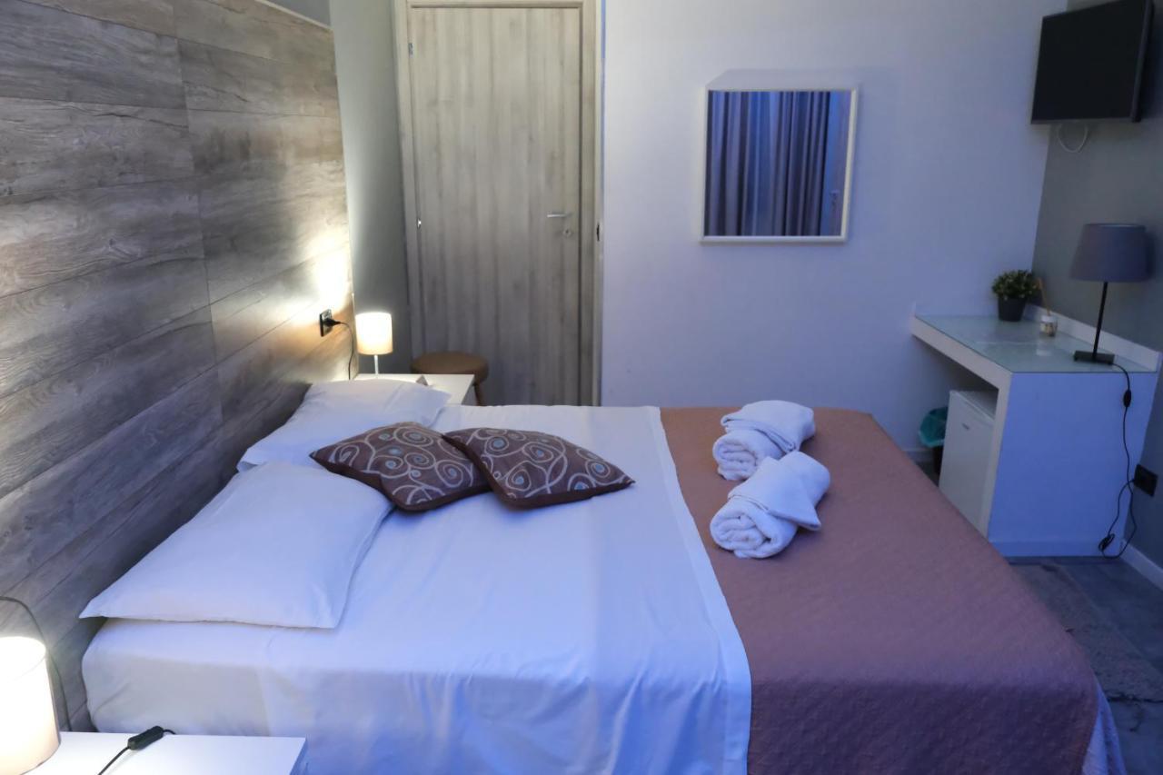 Royalty Rooms & Spa Napoli Bagian luar foto
