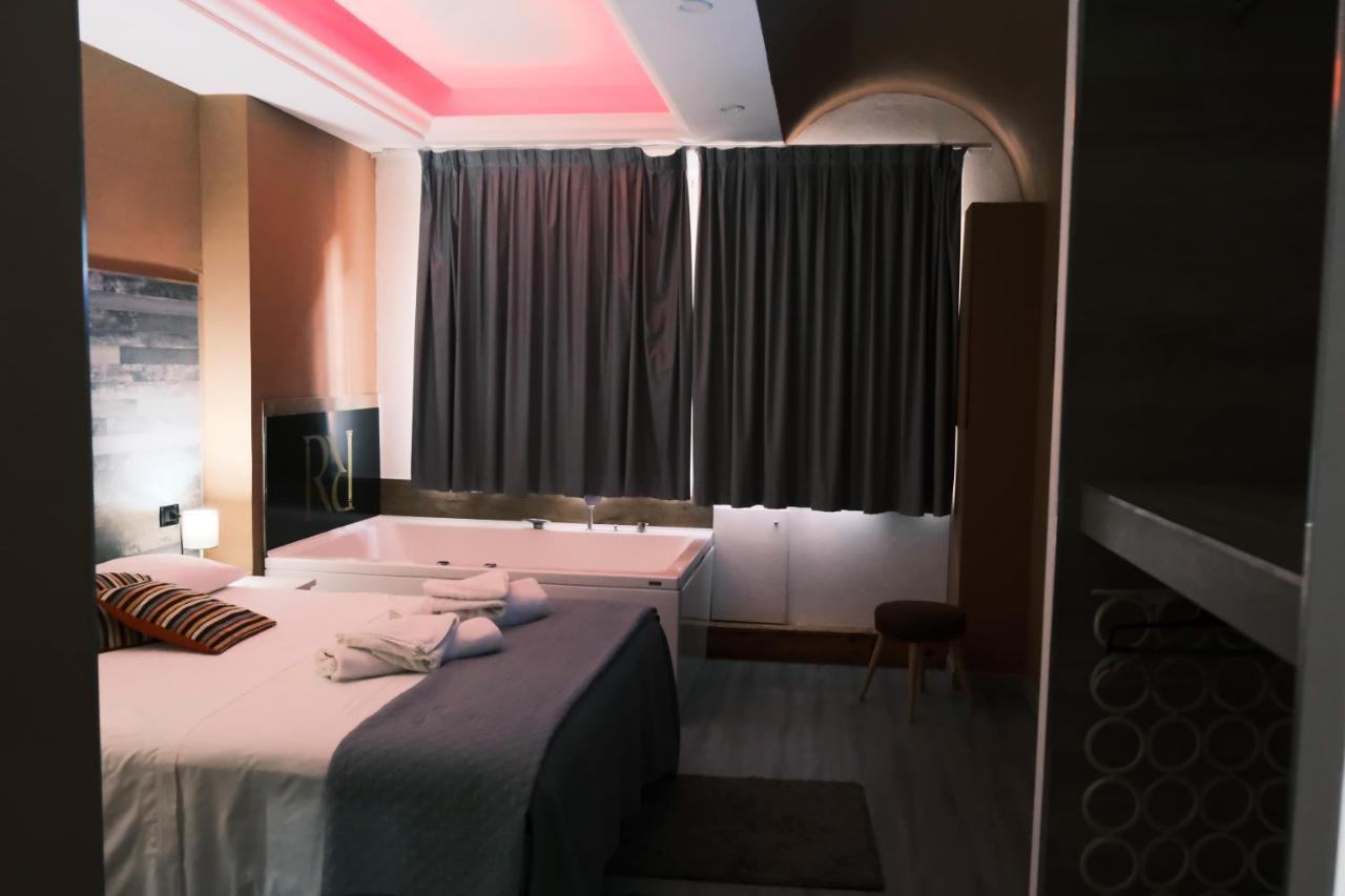 Royalty Rooms & Spa Napoli Bagian luar foto