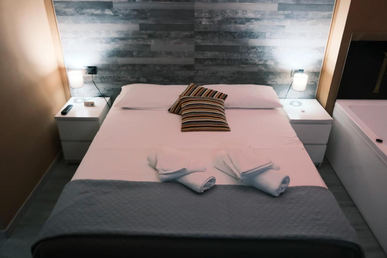 Royalty Rooms & Spa Napoli Bagian luar foto