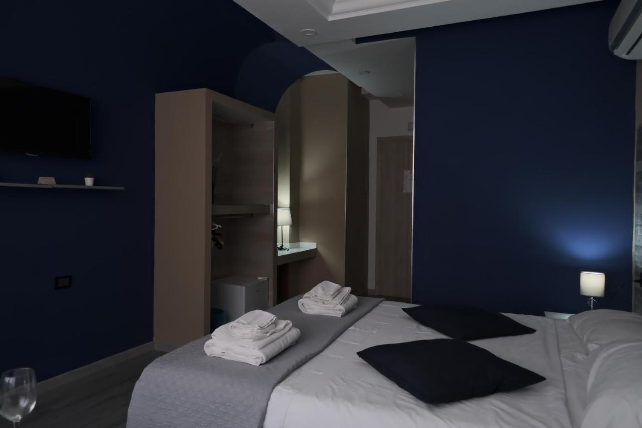 Royalty Rooms & Spa Napoli Bagian luar foto