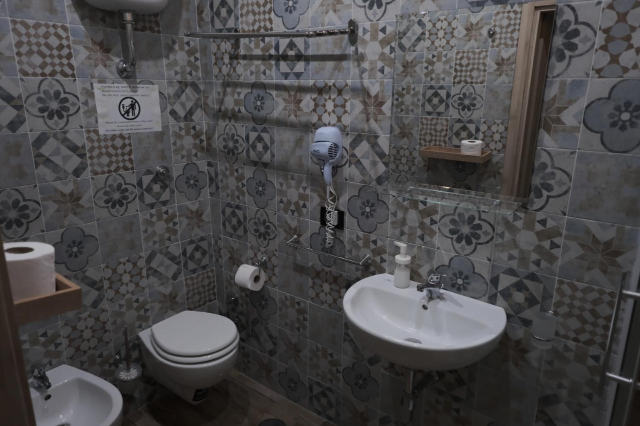 Royalty Rooms & Spa Napoli Bagian luar foto