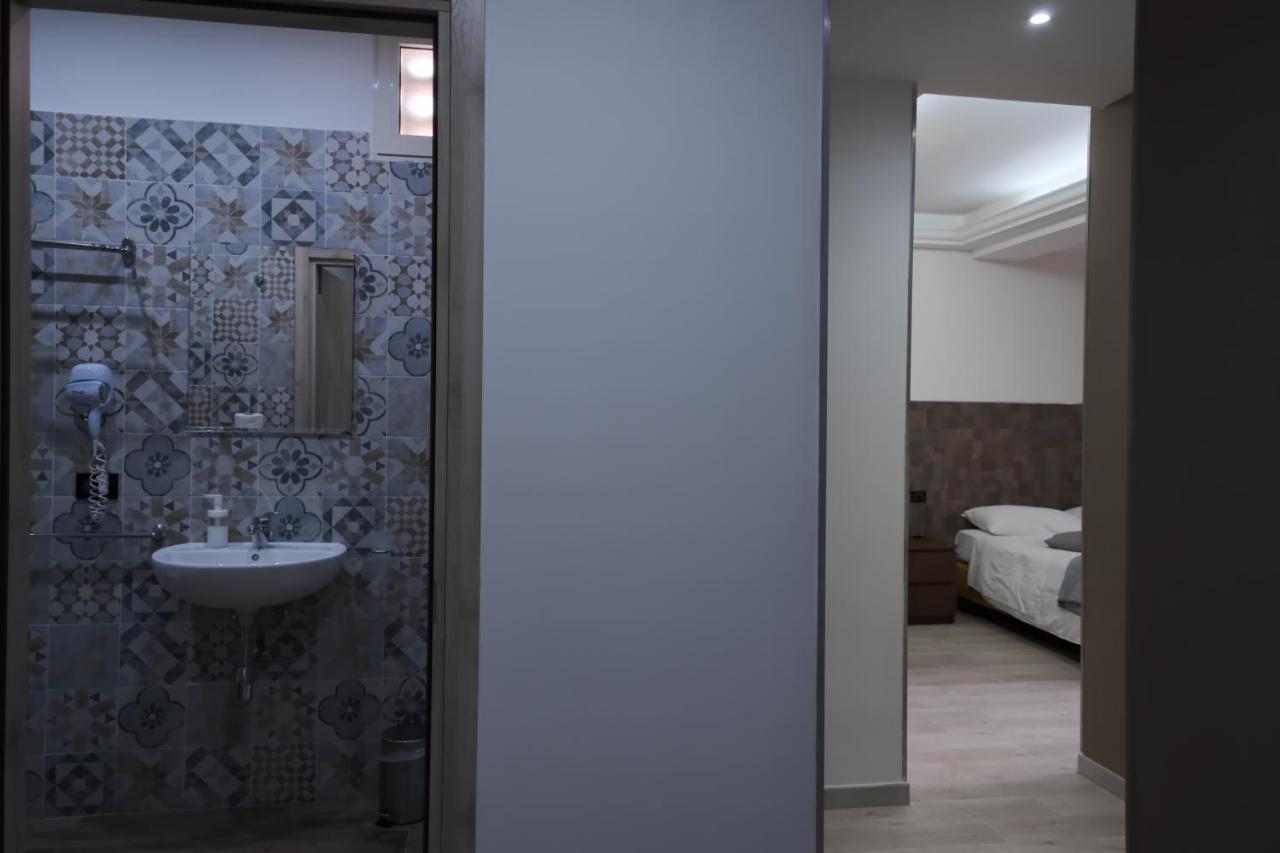 Royalty Rooms & Spa Napoli Bagian luar foto