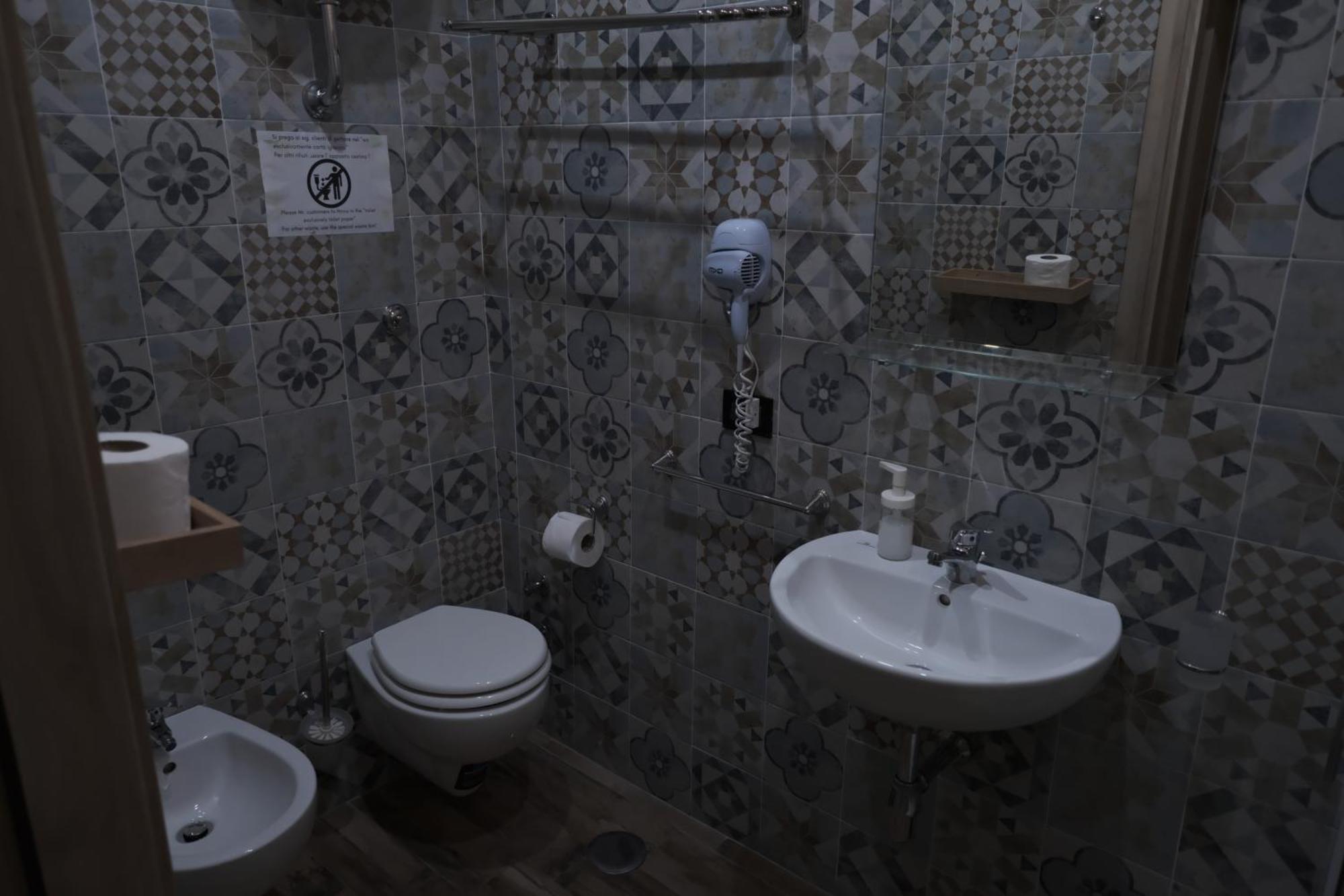 Royalty Rooms & Spa Napoli Bagian luar foto