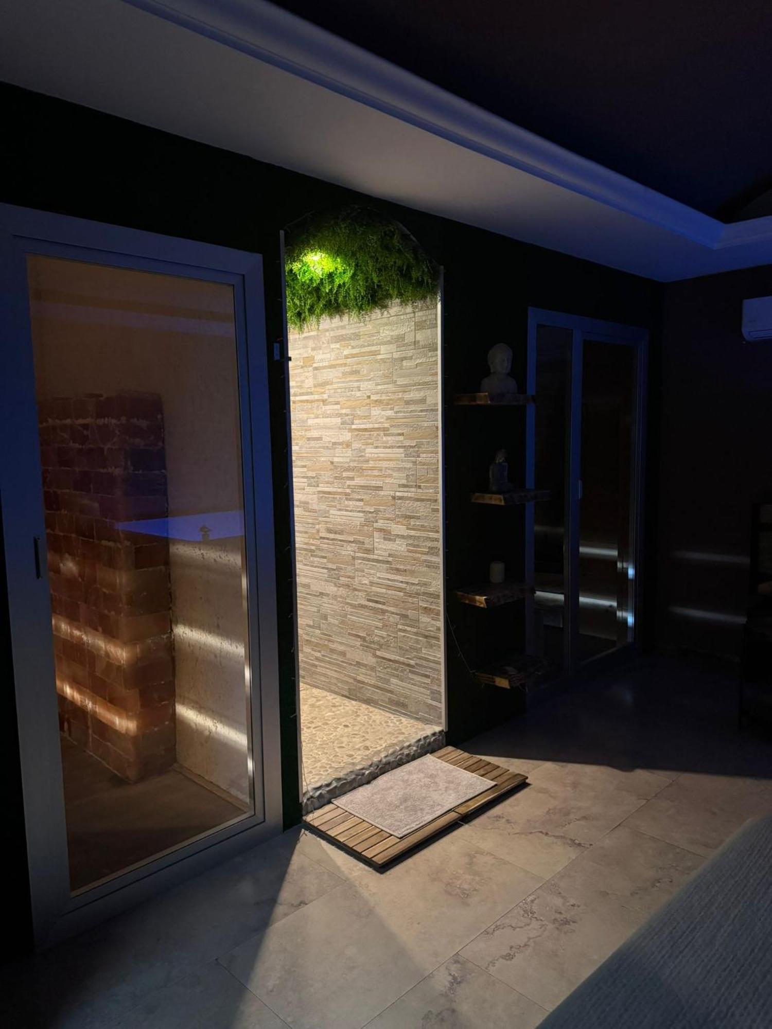 Royalty Rooms & Spa Napoli Bagian luar foto