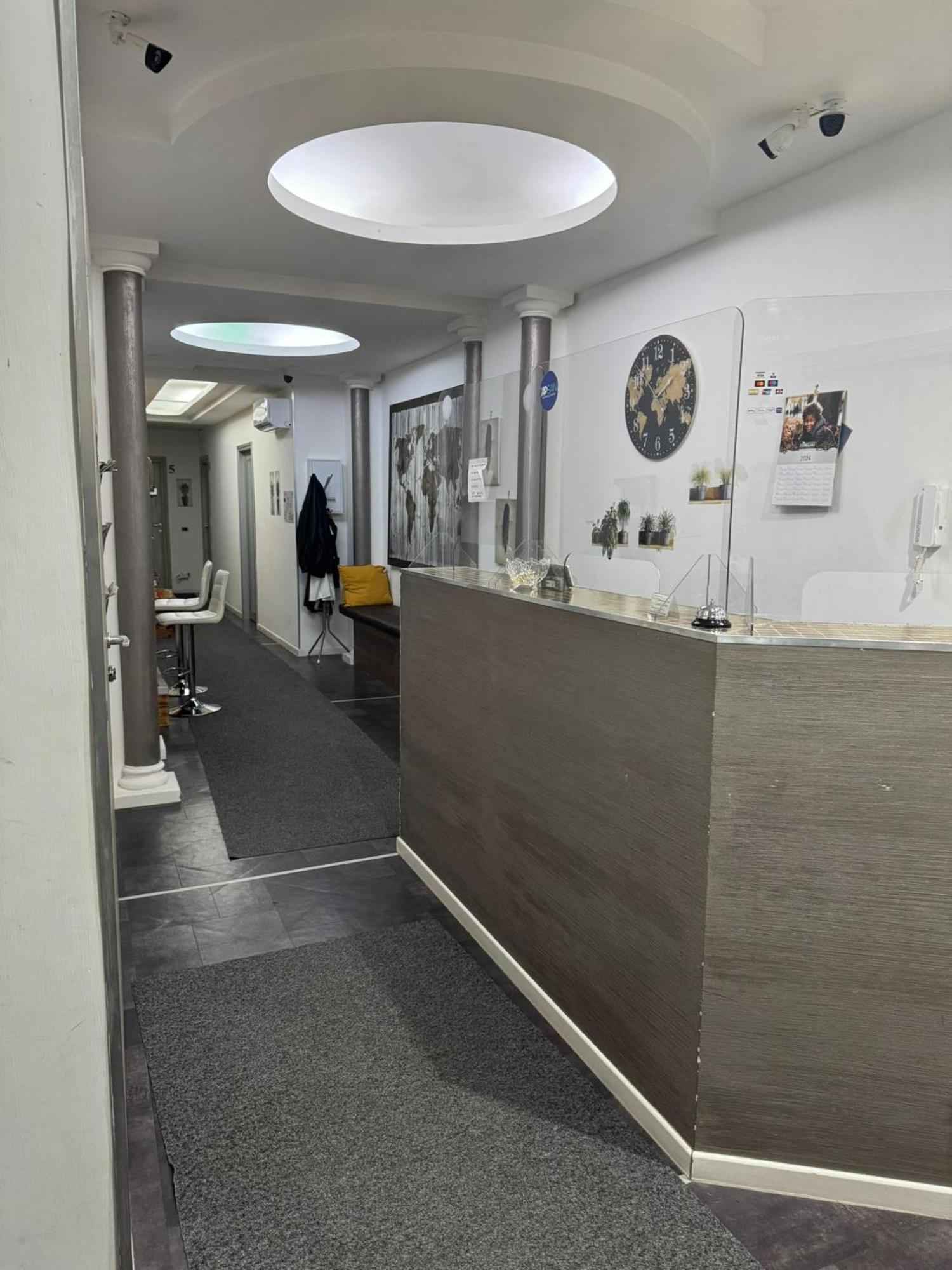 Royalty Rooms & Spa Napoli Bagian luar foto