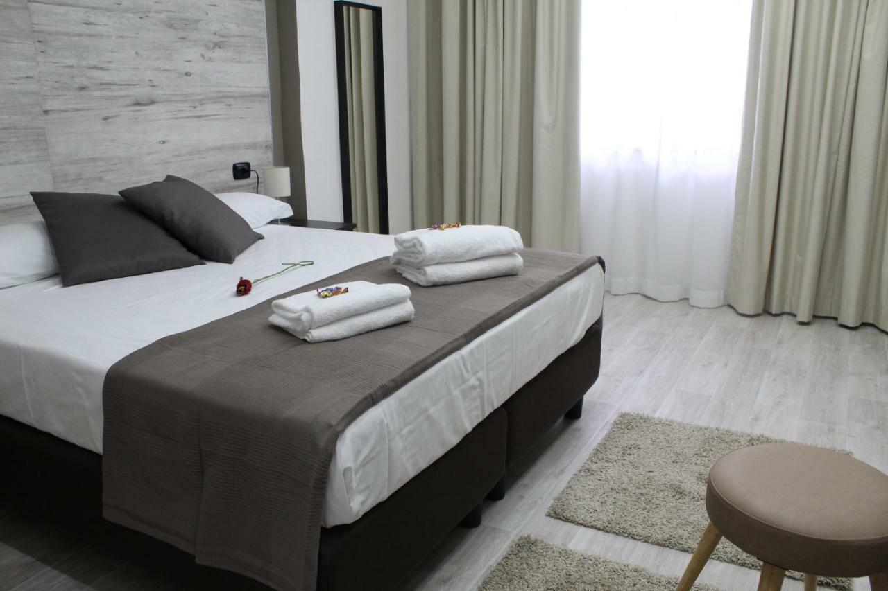 Royalty Rooms & Spa Napoli Bagian luar foto