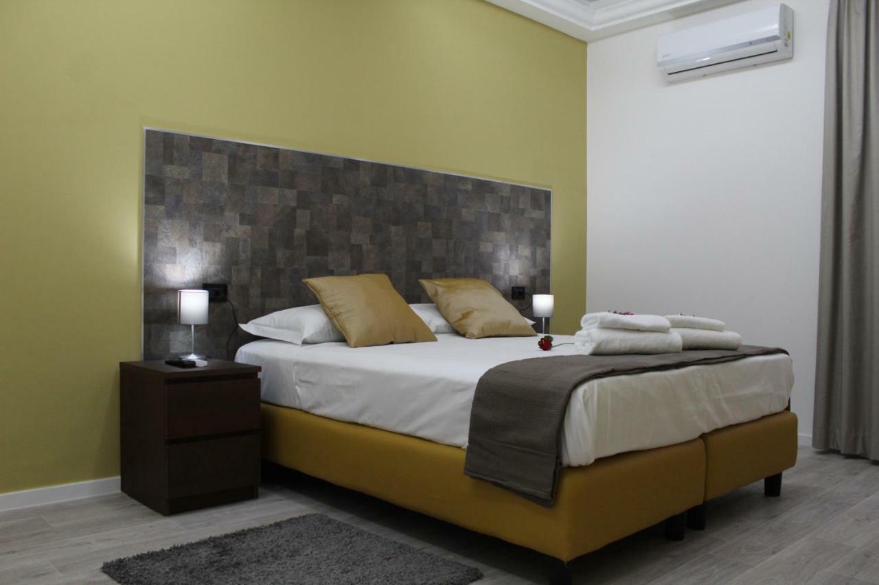 Royalty Rooms & Spa Napoli Bagian luar foto