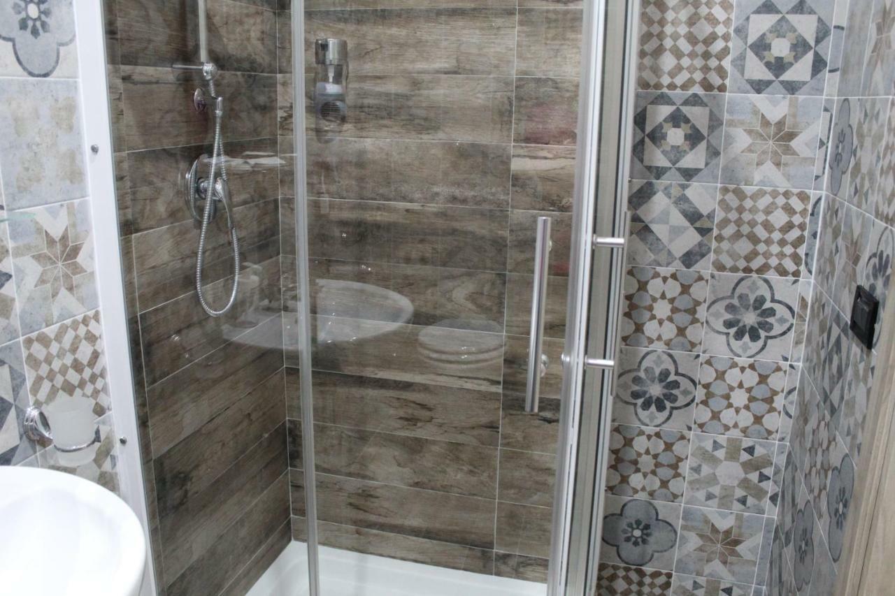 Royalty Rooms & Spa Napoli Bagian luar foto